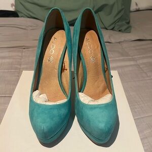 Aldo Teal Suede Pumps!